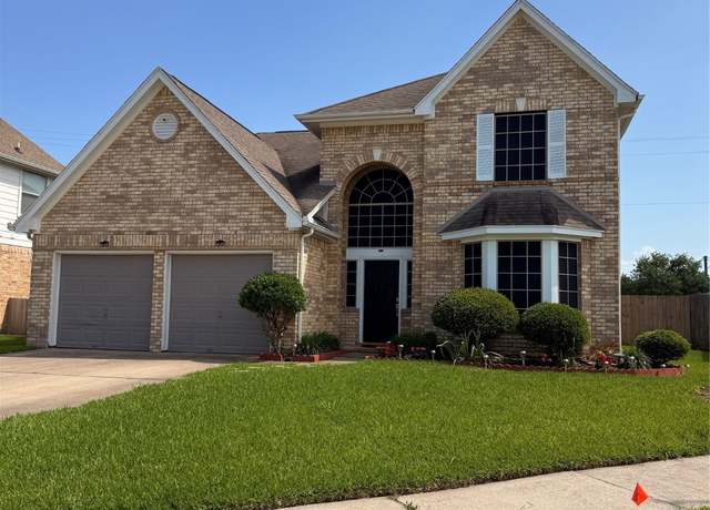 Property at 1927 Pinewood Court Dr, Baytown, TX 77521, 3 beds, 2.5 baths