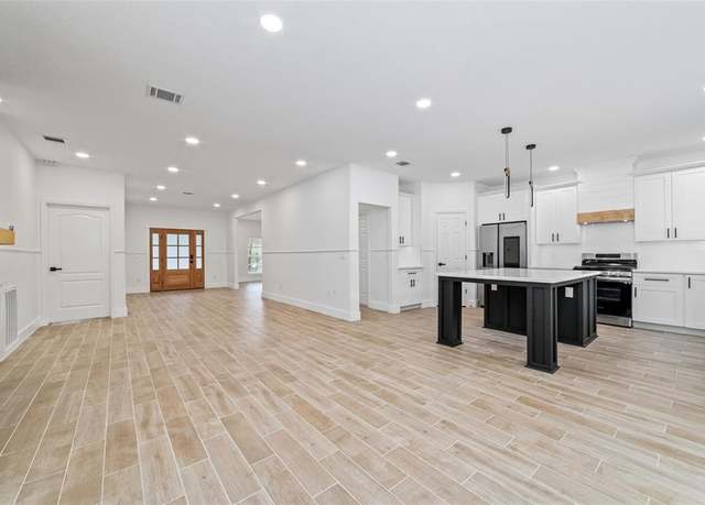 Property at 1003 Kelley St, Houston, TX 77009, 3 beds, 2 baths