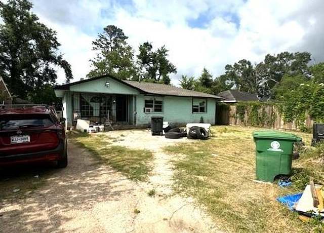 Property at 8122 Count St, Houston, TX 77028, 5 beds, 3 baths