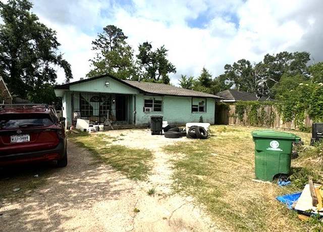 Property at 8122 Count St, Houston, TX 77028, 5 beds, 3 baths