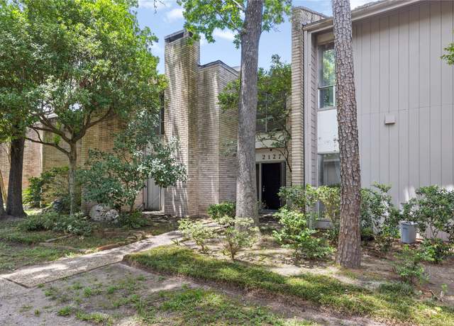 Property at 2127 Lake Village Dr, Houston, TX 77339, 3 beds, 2.5 baths