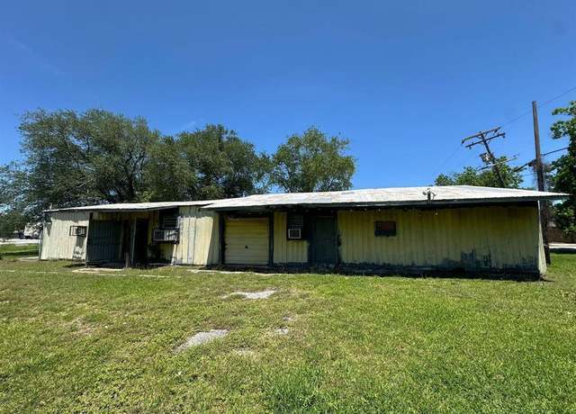 Property at 1530 Gilham Cir, Port Arthur, TX 77640, 3 beds, 2 baths