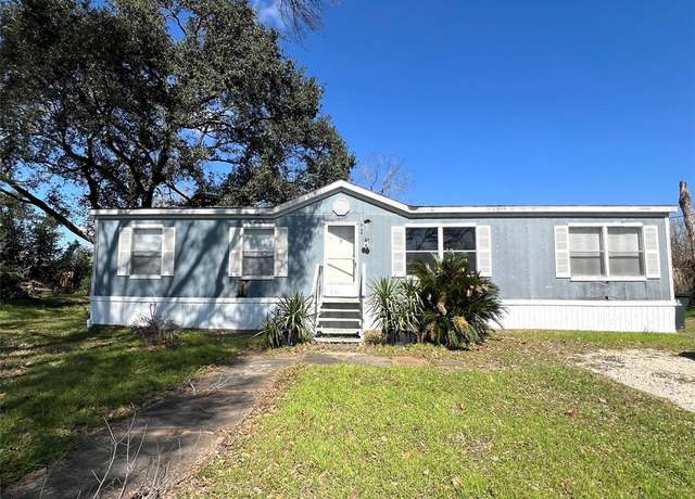 Property at 1224 Sam St, El Campo, TX 77437, 3 beds, 2 baths