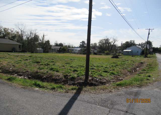 Property at 1110 N 13th St, Orange, TX 77630