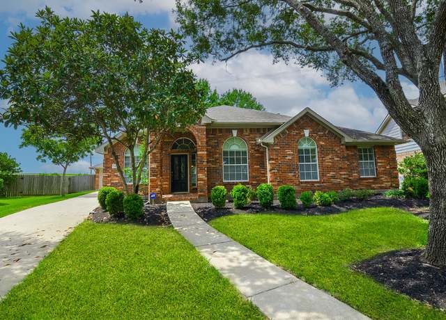 Property at 1430 Sunclair Park Ln, Sugar Land, TX 77479, 4 beds, 2 baths