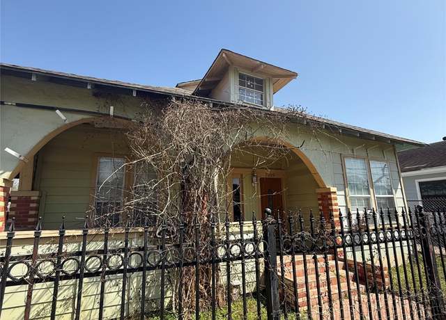 Property at 7309 Avenue E, Houston, TX 77011, 4 beds, 3 baths