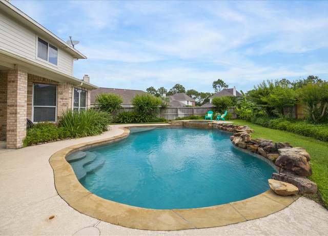 Property at 2381 Seahurst Ct, League City, TX 77573, 4 beds, 3.5 baths