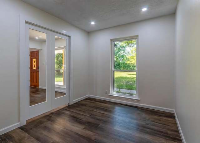 Property at 652 E Taylor Lake Cir, Livingston, TX 77351, 3 beds, 2 baths