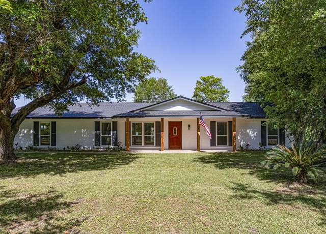 Property at 652 E Taylor Lake Cir, Livingston, TX 77351, 3 beds, 2 baths