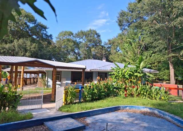 Property at 13 Emerald Ln, New Waverly, TX 77358, 4 beds, 3 baths
