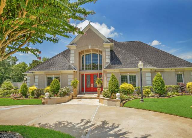 Property at 204 Oak Dr, Friendswood, TX 77546, 4 beds, 3.5 baths