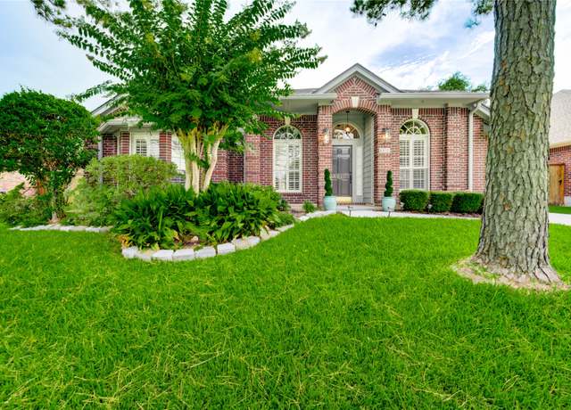 Property at 6810 High Knoll Dr, Sugar Land, TX 77479, 4 beds, 2 baths