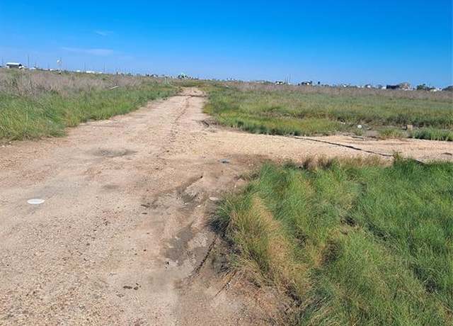 Property at 34996 Titanic St, Sargent, TX 77414