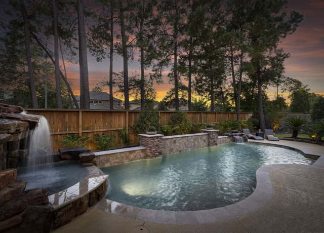 Property at 7511 Raes Creek Dr, Spring, TX 77389, 4 beds, 4.5 baths