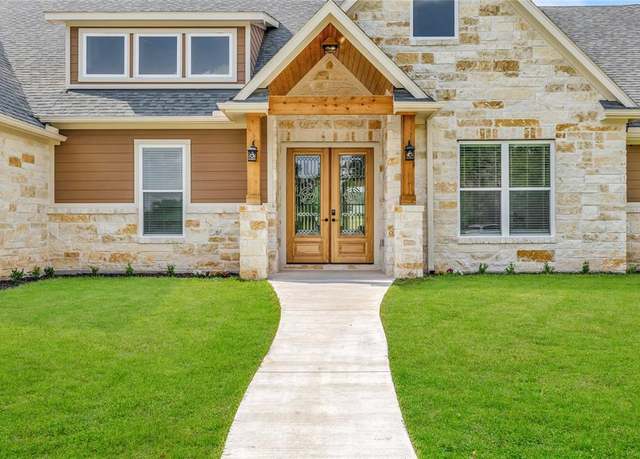 Property at 215 Carey Dr, Brenham, TX 77833, 5 beds, 3 baths