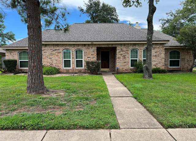 Property at 2908 Sugar Wood Dr, League City, TX 77573, 4 beds, 2 baths
