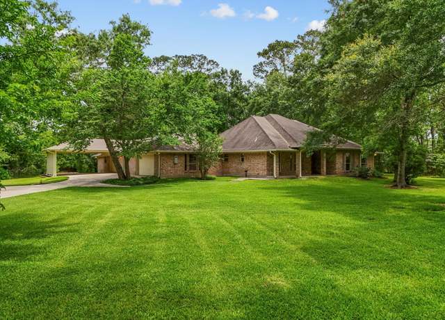 Property at 5401 Palm Dr, Dickinson, TX 77539, 4 beds, 3.5 baths