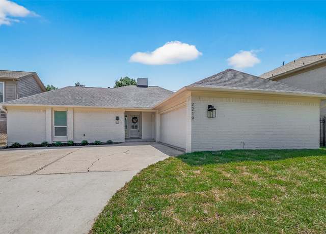 Property at 2219 Briar Branch Dr, Houston, TX 77042, 4 beds, 2 baths