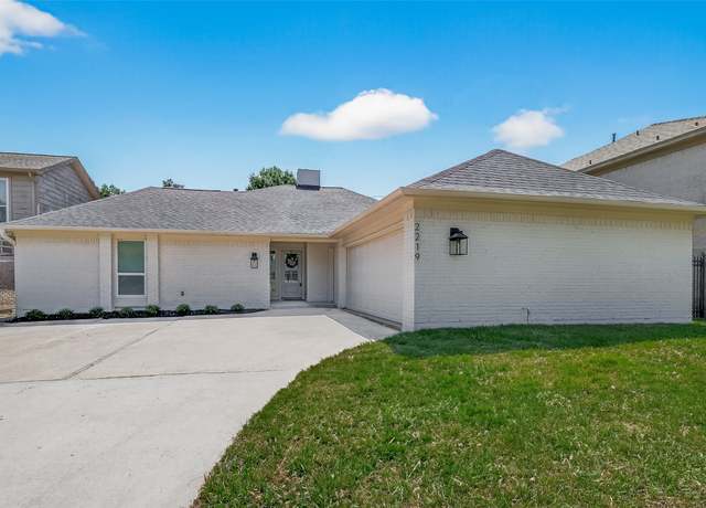 Property at 2219 Briar Branch Dr, Houston, TX 77042, 4 beds, 2 baths