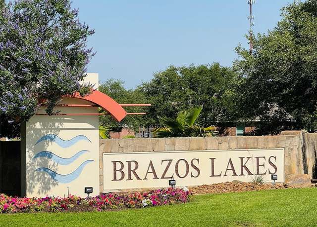 Property at 5911 Brazos Lakes Dr, Richmond, TX 77469