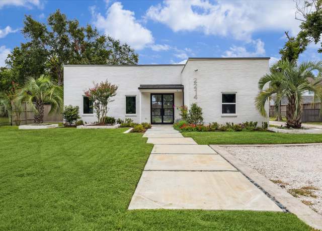 Property at 2214 Hoskins Dr, Houston, TX 77080, 2 beds, 2.5 baths