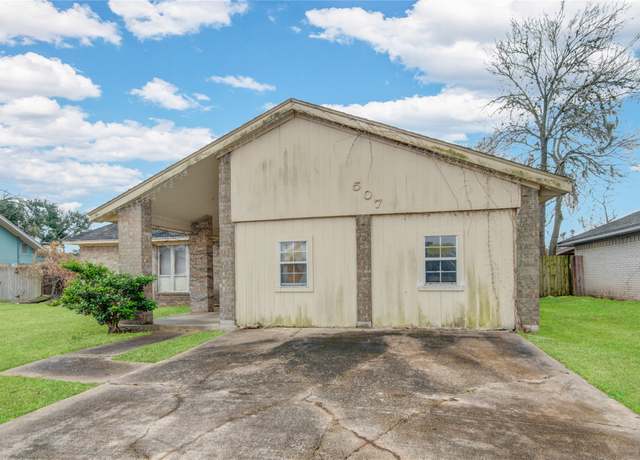 Property at 507 Southern Oaks Dr, Lake Jackson, TX 77566, 4 beds, 2 baths