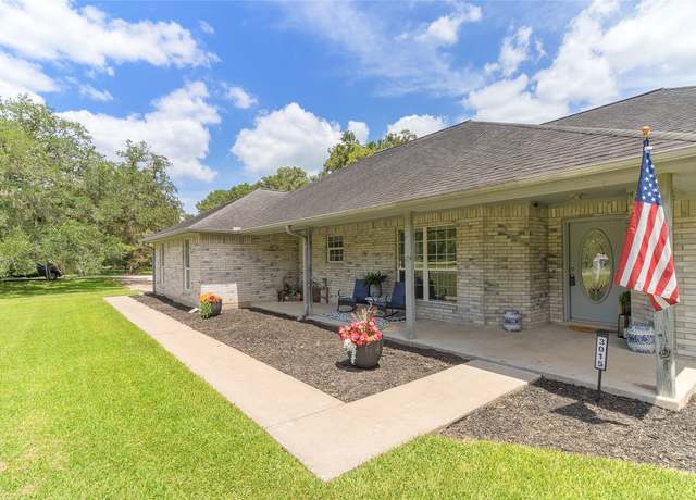 Property at 3015 W Lake Rd, West Columbia, TX 77486, 3 beds, 3 baths