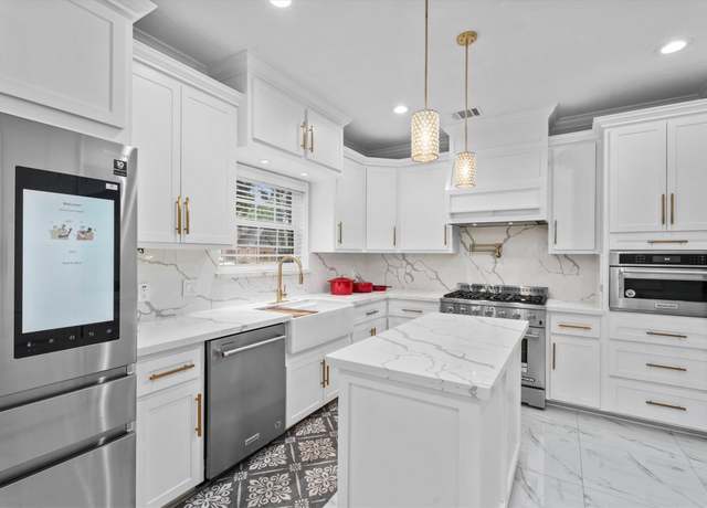 Property at 5523 Theall Rd, Houston, TX 77066, 5 beds, 3.5 baths