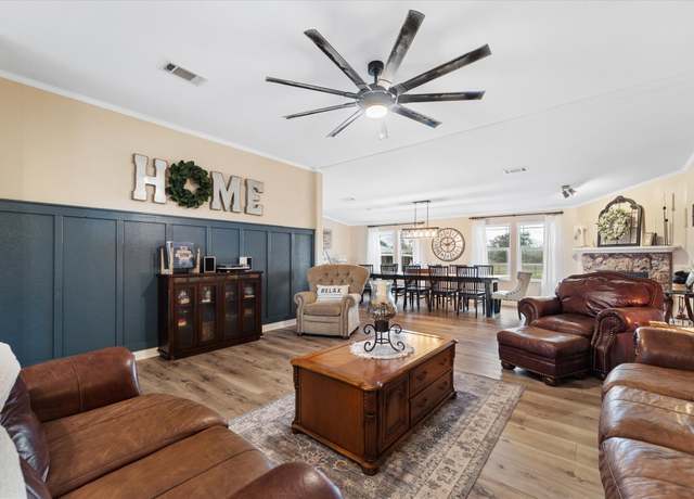Property at 1815 Thomas Rd, Baytown, TX 77521, 4 beds, 3 baths