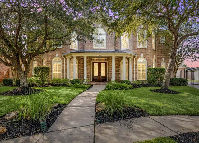 Property at 2827 Broken Arrow, Missouri City, TX 77459, 5 beds, 4.5 baths