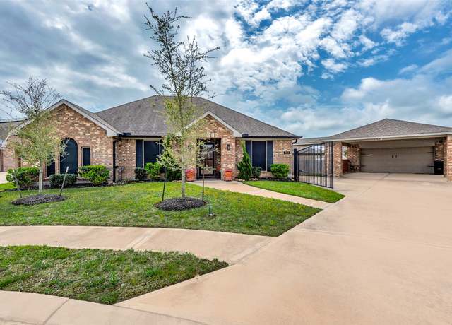 Property at 2713 Apache St, League City, TX 77573, 4 beds, 2 baths