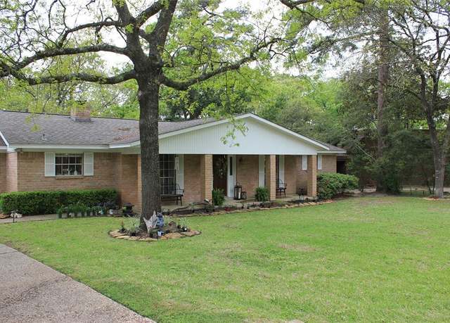 Property at 69 Greenbriar Dr, Conroe, TX 77304, 3 beds, 2 baths