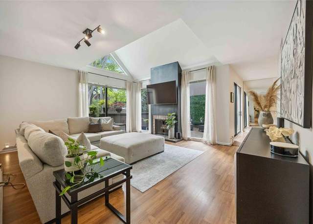 Property at 3 Litchfield Ln #220, Houston, TX 77024, 2 beds, 2.5 baths