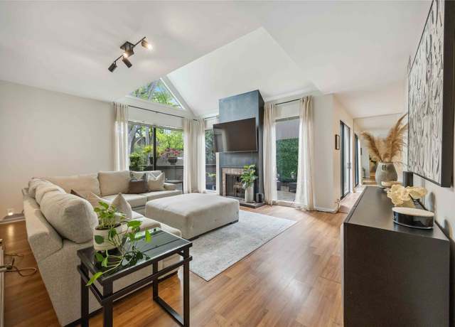 Property at 3 Litchfield Ln #220, Houston, TX 77024, 2 beds, 2.5 baths