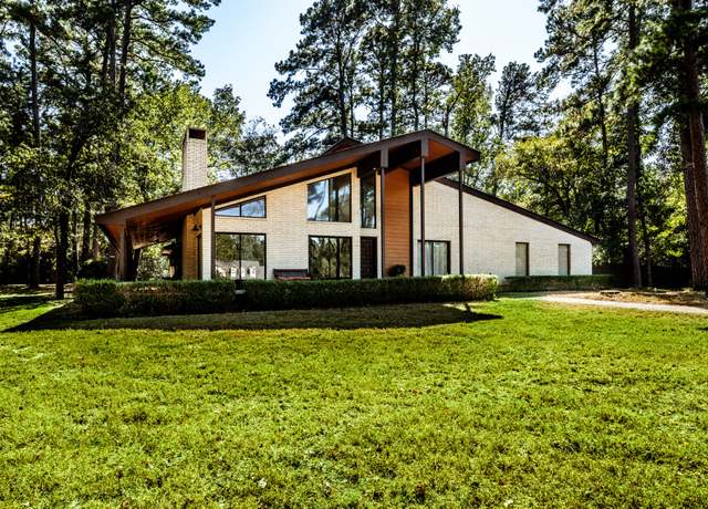 Property at 73 Autumn Way, Huntsville, TX 77320, 3 beds, 2.5 baths
