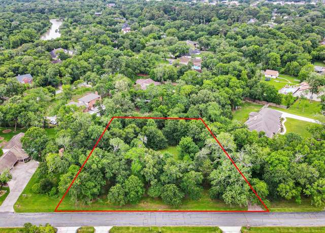 Property at 611 Oak Dr, Friendswood, TX 77546