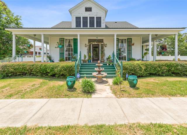 Property at 309 N Polk St, LA 70578, 6 beds, 3 baths