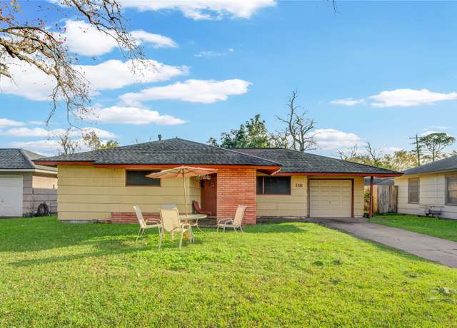 Property at 118 Poinsetta St, Lake Jackson, TX 77566, 4 beds, 1 bath