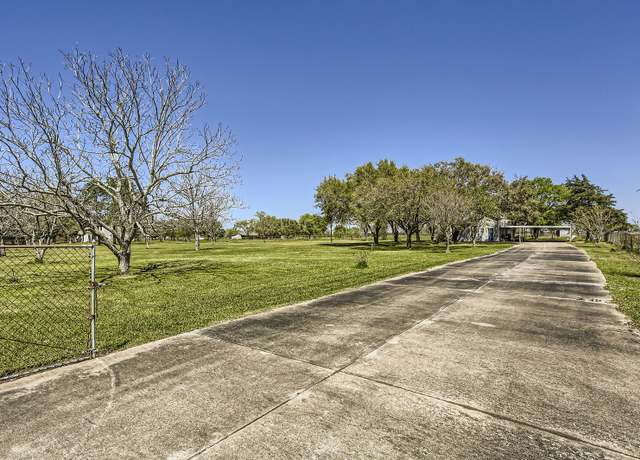 Property at 202 Cedar Creek Dr, Needville, TX 77461, 3 beds, 2 baths