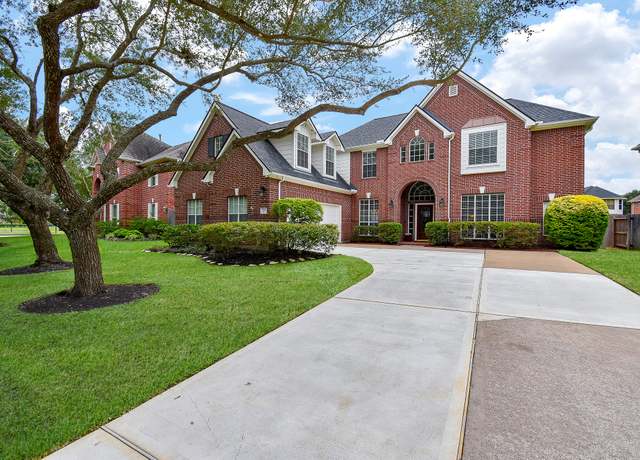 Property at 7118 Silverthorne Dr, Sugar Land, TX 77479, 4 beds, 3.5 baths
