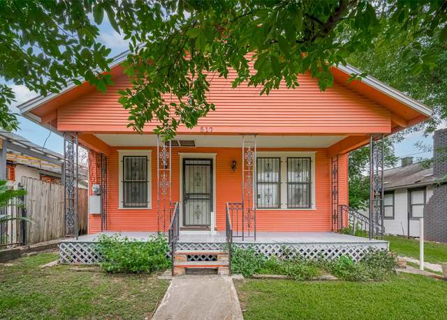 Property at 512 Threlkeld St, Houston, TX 77007, 3 beds, 2 baths