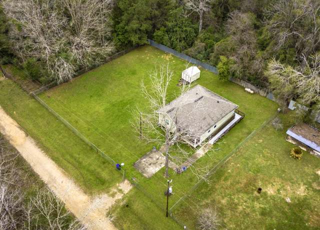 Property at 132 Leonna Ln, Livingston, TX 77351, 2 beds, 2 baths