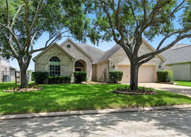 Property at 3119 Emory Oak Ln, Pearland, TX 77584, 3 beds, 2 baths