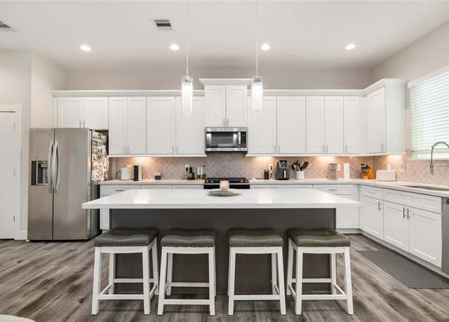 Property at 3342 Pinemont Dr, Houston, TX 77018, 3 beds, 2.5 baths