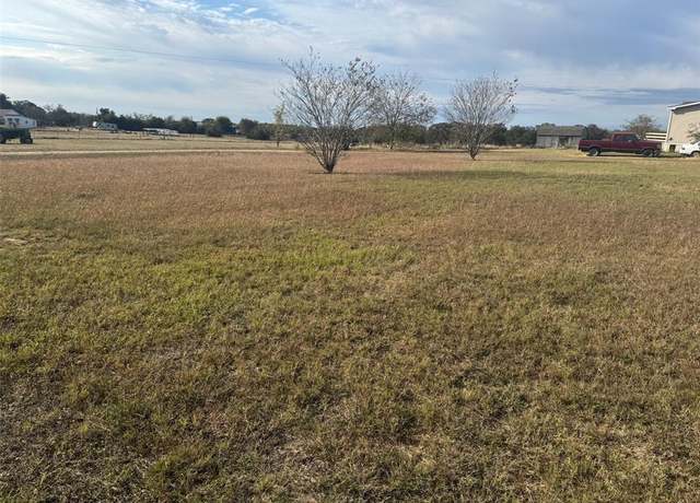 Property at 902 9th St, Lexington, TX 78947