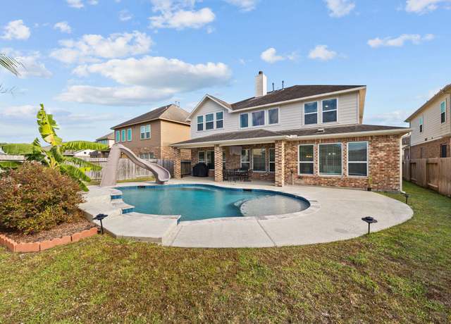 Property at 327 Oldham St, League City, TX 77573, 5 beds, 3.5 baths