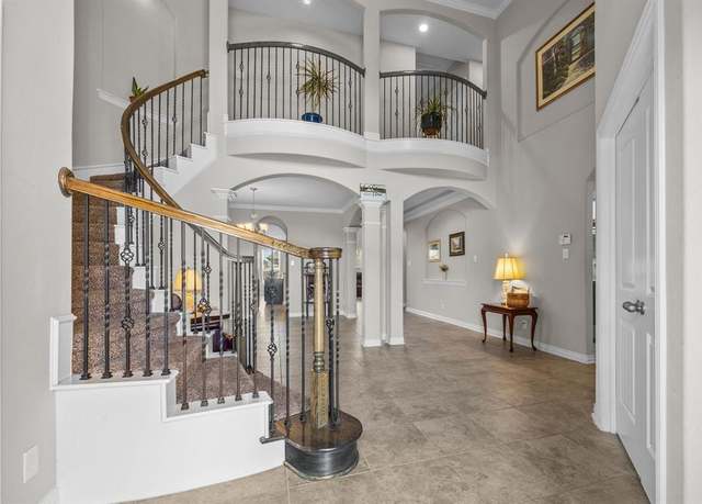 Property at 327 Oldham St, League City, TX 77573, 5 beds, 3.5 baths