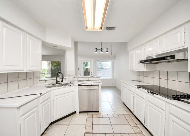 Property at 3611 Bee Bayou Ln, Sugar Land, TX 77479, 3 beds, 2 baths