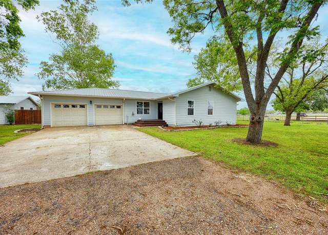 Property at 1001 US Highway 77 N, Hallettsville, TX 77964, 3 beds, 2 baths