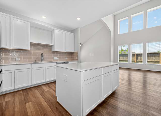Property at 10511 Amador Peak Dr, Rosharon, TX 77583, 4 beds, 3.5 baths